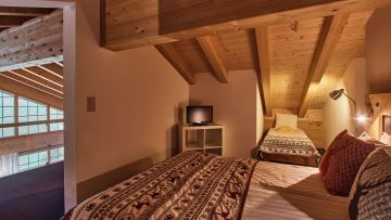 Chambre avec lit double et lit simple